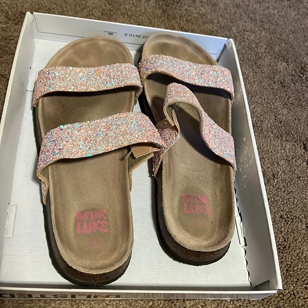Muk Luks pink sparkle sandals size 9